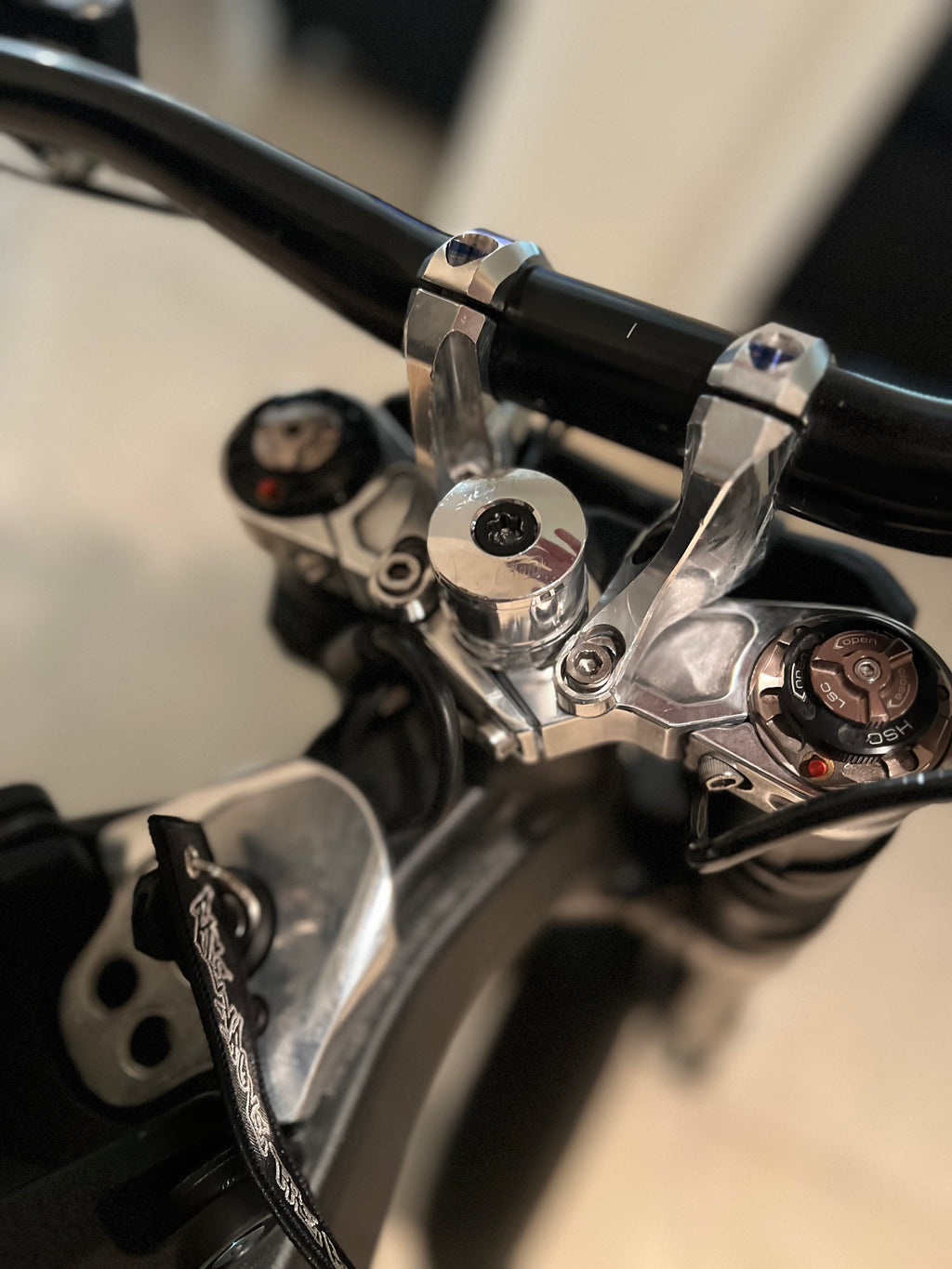 Polished Warp 9 Stem Lock